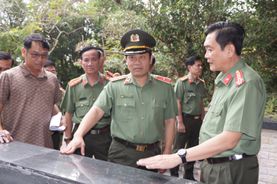 Khẩn trương thực hiện phương án tôn tạo Khu di tích Hòn Đá Bạc và xây dựng 500 căn nhà tặng đồng bào tại tỉnh Cà Mau