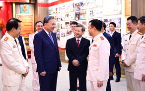 General Secretary To Lam visits Security Investigation Department