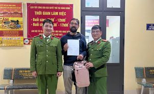 Lao Cai police assist French tourist in recovering lost property