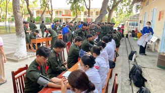 Trung đoàn Cảnh sát cơ động Tây Nam Bộ tham gia chương trình “Chủ nhật đỏ” năm 2026