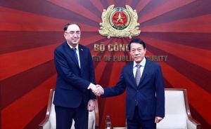 Minister Luong Tam Quang hosts Armenian Ambassador