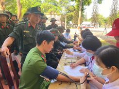 Trung đoàn Cảnh sát cơ động Tây Nguyên hưởng ứng Ngày toàn dân hiến máu tình nguyện 7/4