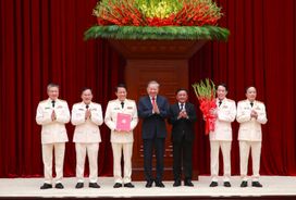 Hội nghị công bố Quyết định của Bộ Chính trị về công tác cán bộ