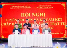 Thái Nguyên: Tuyên truyền và ký cam kết chấp hành pháp luật về trật tự, an toàn giao thông cho doanh nghiệp và lái xe