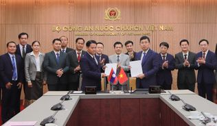Tăng cường “gắn kết chiến lược” giữa Việt Nam - Lào về an ninh, trật tự