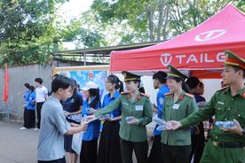 Tuổi trẻ Công an tỉnh Nghệ An đồng hành cùng sĩ tử