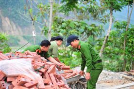 Lai Châu: Chi đoàn Công an xã Bum Nưa hỗ trợ gia đình chính sách xây dựng nhà ở