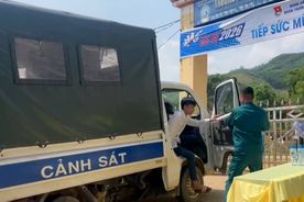 Công an tỉnh Lào Cai xung kích, tình nguyện tiếp sức mùa thi
