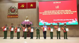 Công bố Thư khen của Thủ tướng Chính phủ và trao thưởng thành tích xuất sắc trong đấu tranh chuyên án ma túy xuyên quốc gia