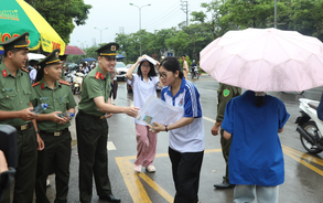 “Đội mưa” đồng hành cùng sĩ tử mùa thi tại tỉnh Sơn La