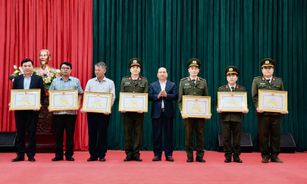 Người trinh sát an ninh ưu tú