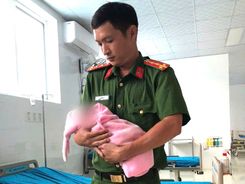 Quảng Ngãi: Công an xã Ia Tơi kịp thời cứu giúp cháu bé sơ sinh bị bỏ rơi