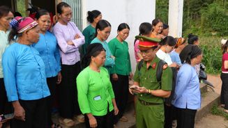 “Mùa hè số” trên những bản xa vùng cao biên giới 