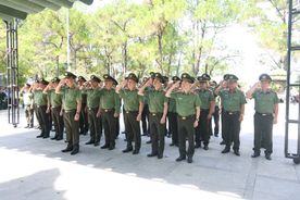 MPS delegation pays tribute to heroic martyrs in Quang Tri province