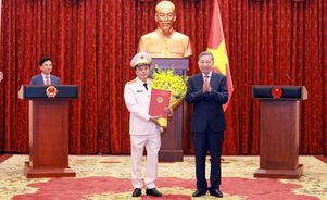 Deputy Minister of Public Security Dang Hong Duc promoted to Senior Lieutenant General