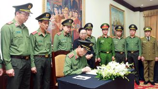Trân trọng những đóng góp của Chủ tịch Quốc hội Lào đối với quan hệ Công an hai nước