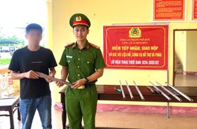 Người dân vùng phá Tam Giang, thành phố Huế tự nguyện giao nộp vũ khí, vật liệu nổ, công cụ hỗ trợ