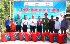 Khánh thành, bàn giao 08 nhà nhân ái cho các hộ gia đình có hoàn cảnh khó khăn tại xã Chiềng Sung, tỉnh Sơn La