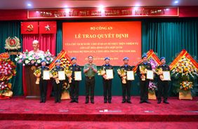 07 sĩ quan Công an nhân dân Việt Nam thực hiện nhiệm vụ gìn giữ hòa bình tại Phái bộ MINUSCA
