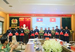 Trường Cao đẳng An ninh nhân dân I bế giảng khóa bồi dưỡng nghiệp vụ công tác Cảnh vệ cho cán bộ Bộ Công an Lào