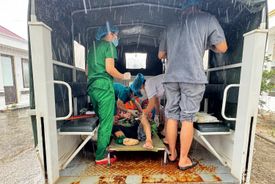 Quảng Ninh: Công an đặc khu Vân Đồn kịp thời cứu hộ người dân bị tai nạn trên tuyến đảo