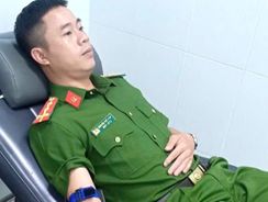 Quảng Ngãi: Cán bộ Phòng Cảnh sát cơ động kịp thời hiến máu cứu người