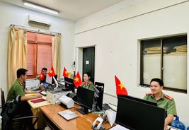 Mỗi bàn làm việc – Một lá cờ Tổ quốc