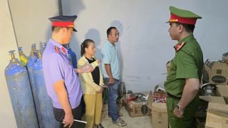 Đà Nẵng: Triệt phá cơ sở sản xuất giấm giả quy mô lớn