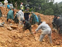 Công an các tỉnh phía Bắc tiếp tục triển khai công tác khắc phục hậu quả, tìm kiếm cứu nạn, cứu hộ