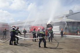 Thực tập phương án chữa cháy và cứu nạn, cứu hộ cấp thành phố năm 2025 tại Công ty TNHH TKG Taekwang Cần Thơ