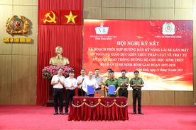 Công an Ninh Bình và Sở Giáo dục và đào tạo tăng cường phối hợp bảo đảm trật tự an toàn giao thông
