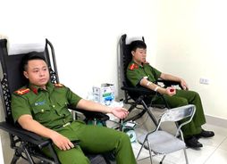 Sơn La: Cán bộ Công an phường Chiềng Cơi hiến máu cứu người