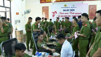 Công an Hưng Yên tổ chức Ngày hội hiến máu tình nguyện “Giọt máu nghĩa tình - Vì đồng đội thân yêu”