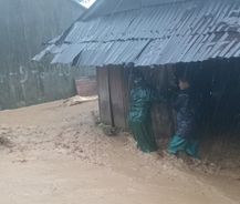 Quảng Ngãi: Công an xã Đăk Plô kịp thời ứng phó, khắc phục sạt lở do mưa lớn kéo dài