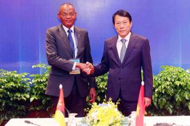 Minister Luong Tam Quang hosts meeting with Mozambican Minister of the Interior