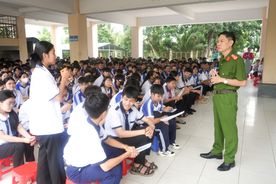 Nâng cao nhận thức của học sinh trong phòng, chống tội phạm xâm hại trẻ em và tội phạm mua bán người