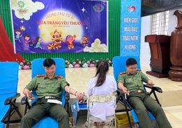 02 cán bộ Phòng An ninh nội địa Công an tỉnh Nghệ An kịp thời hiến máu cứu bệnh nhân