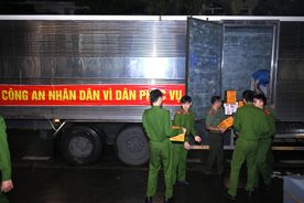 Tiếp ứng nhu yếu phẩm hỗ trợ nhân dân bị ảnh hưởng do bão số 13