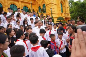“Mẹ đỡ đầu” - Hành trình gieo yêu thương, nâng bước những ước mơ xanh