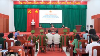 Vĩnh Long: Hơn 300 ngư dân tham dự phiên tòa giả định tuyên truyền chống khai thác IUU