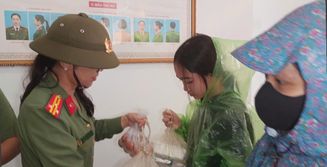 Góp sức giúp người dân vùng lũ