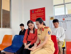 Công an tỉnh Cà Mau đẩy mạnh tuyên truyền, hướng dẫn Nhân dân cài đặt ứng dụng số VNeTraffic trong lĩnh vực giao thông