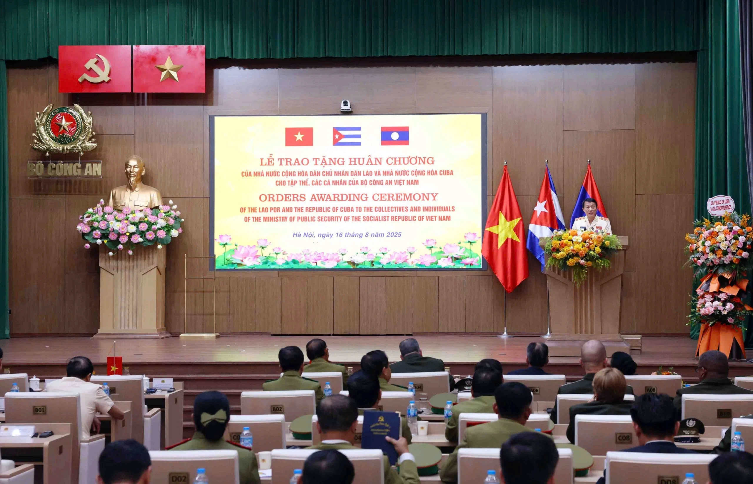 2 quang canh.webp