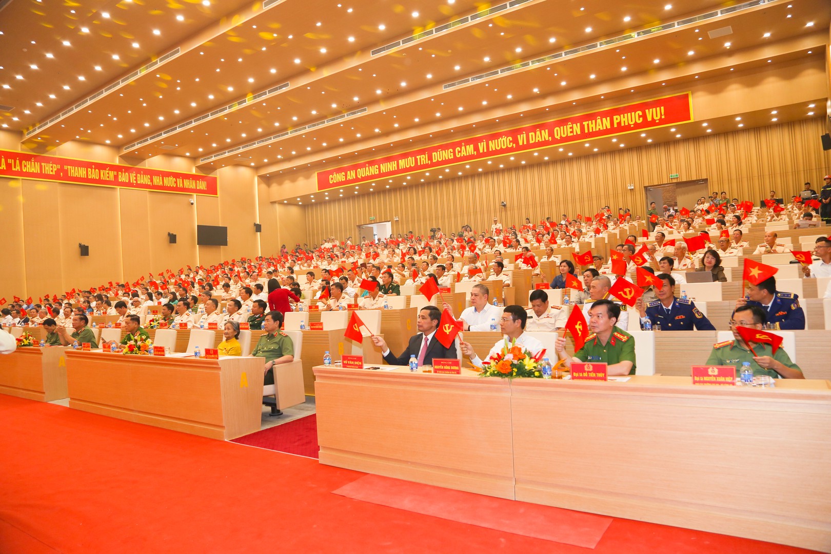 Các đại biểu tham dự buổi gặp mặt.jpg