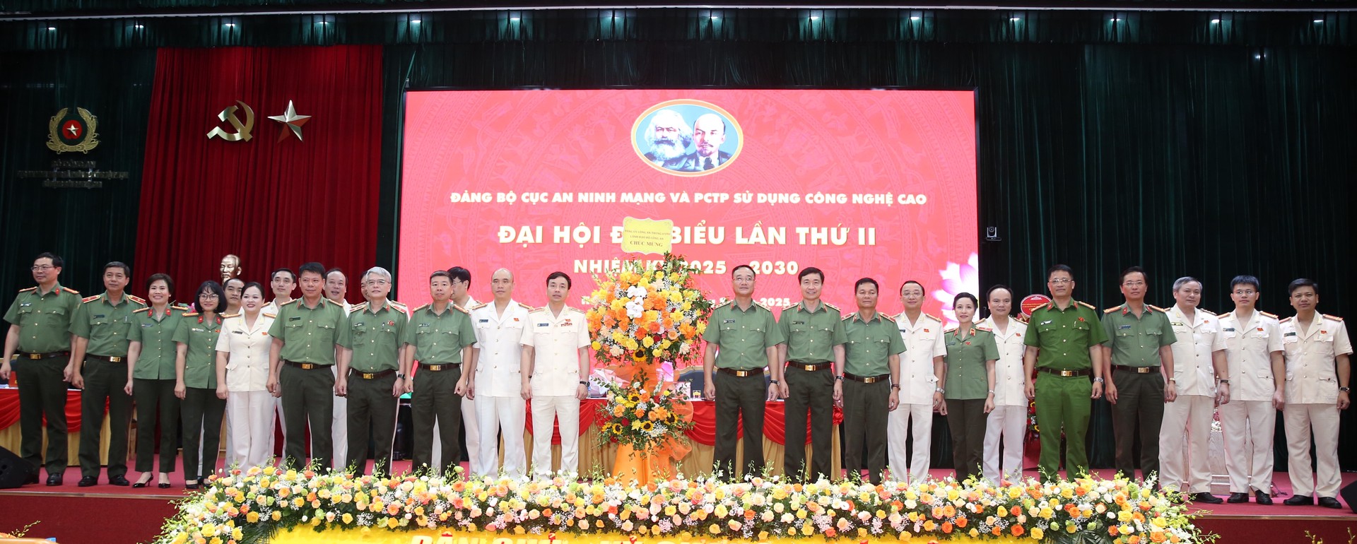 tập thể.JPG