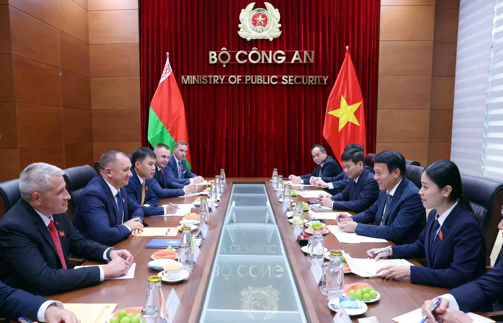 1 quang canh.webp
