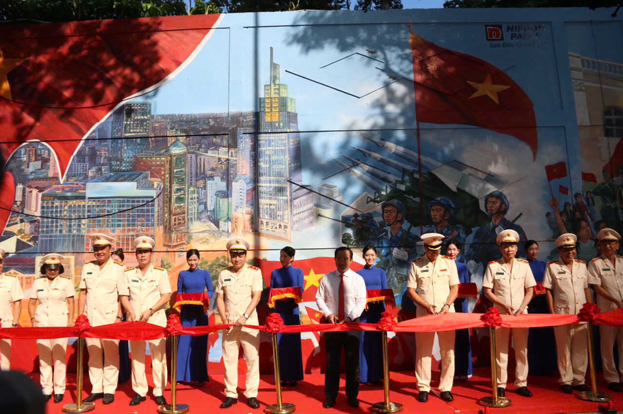 Ảnh 3 - Khánh thành bích họa 20.jpg