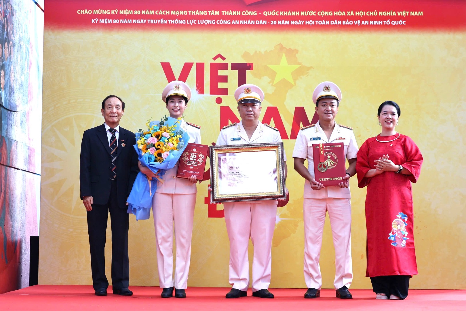 Ảnh 5 - Khánh thành bích họa 20.jpg