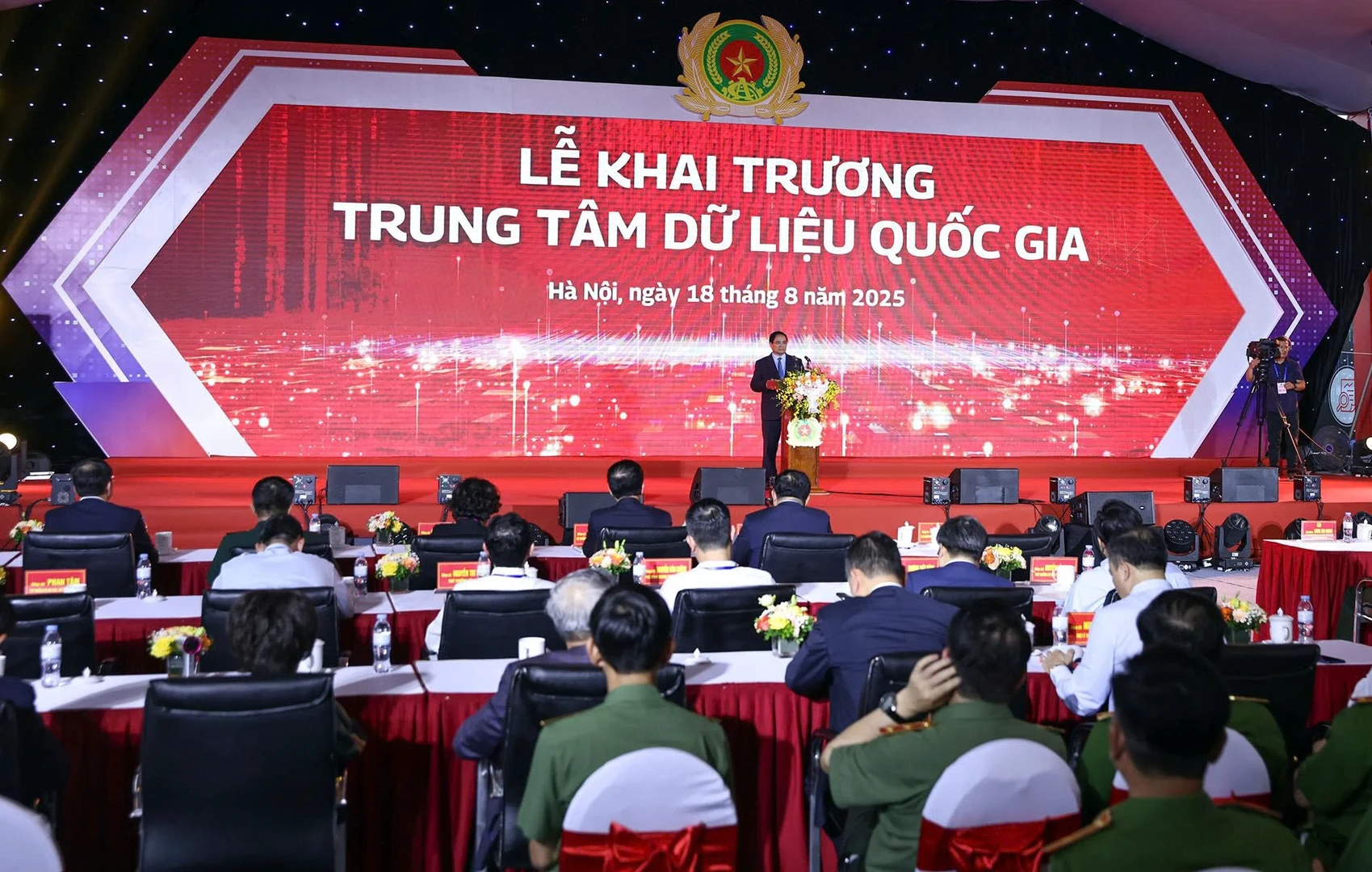 1 quang canh.webp
