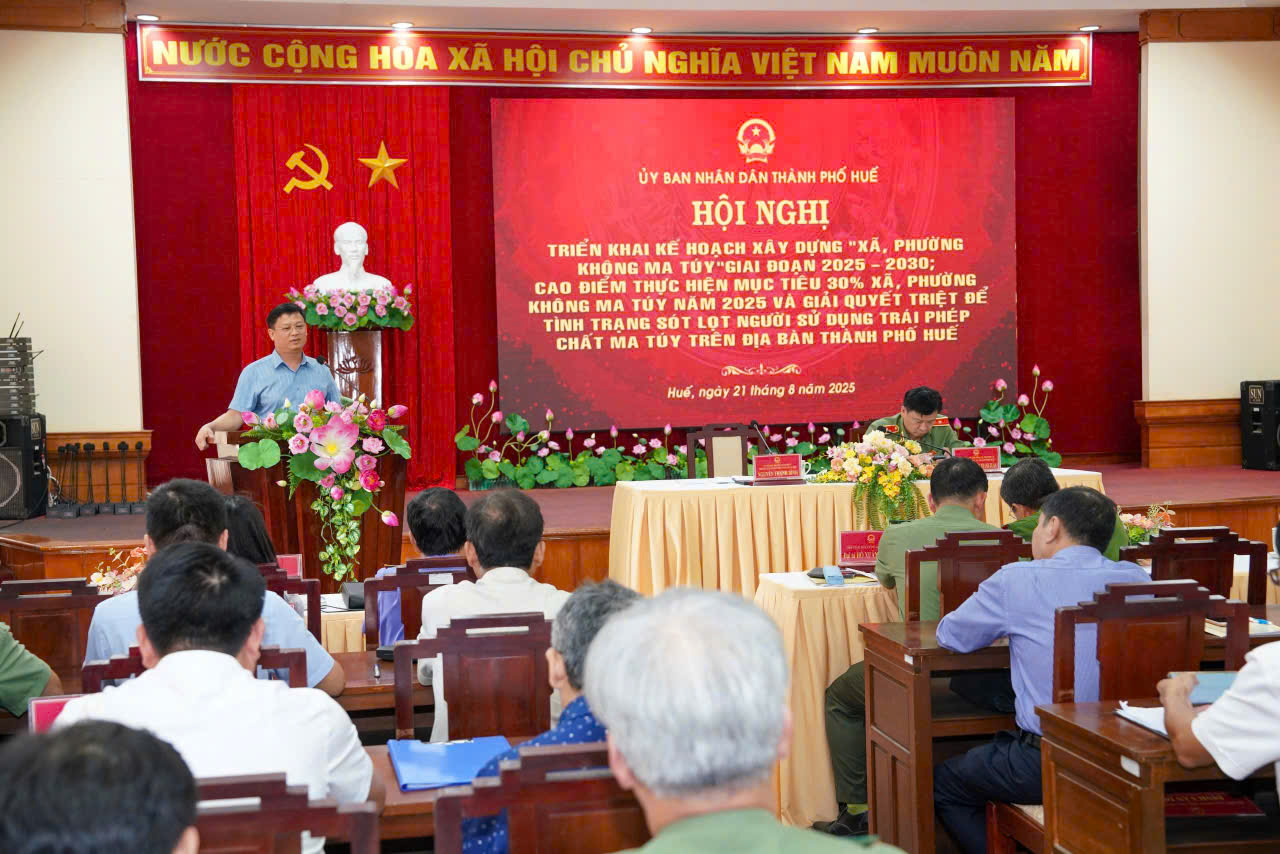 Ảnh 1 Đồng chí Nguyễn Thanh Bình - Phó Chủ tịch Thường trực UBND thành phố Huế phát biểu chỉ đạo tại hội nghị (1).jpg